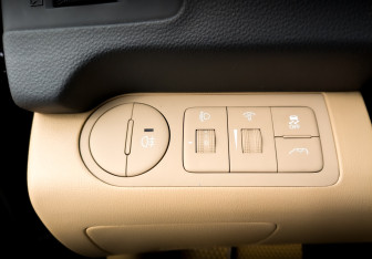 Подержанный автомобиль Hyundai H-1 2021 года (29 фото)