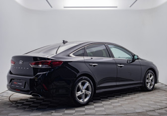Подержанный автомобиль Hyundai Sonata 2018 года (5 фото)