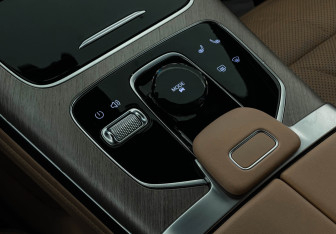 Подержанный автомобиль Jaecoo J8 2024 года (20 фото)