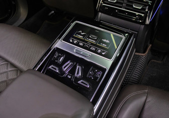 Подержанный автомобиль Audi A8 2018 года (24 фото)