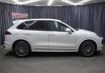 Подержанный автомобиль Porsche Cayenne 2017 года (4 фото)