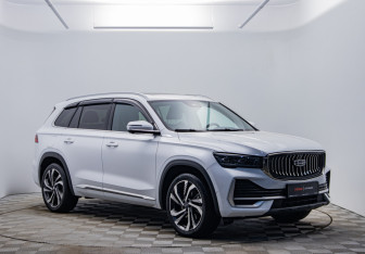 Подержанный автомобиль Geely Monjaro 2024 года (7 фото)