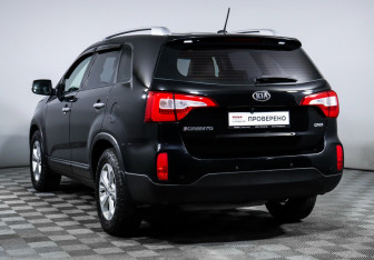 Подержанный автомобиль Kia Sorento 2013 года (7 фото)