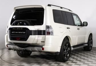 Подержанный автомобиль Mitsubishi Pajero 2020 года (3 фото)
