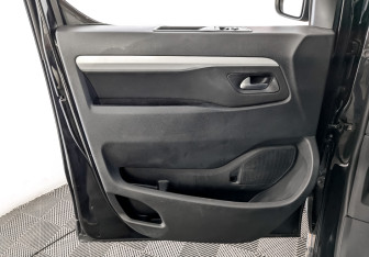 Подержанный автомобиль Peugeot Traveller 2021 года (20 фото)