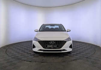 Подержанный автомобиль Hyundai Solaris Sedan 2022 года (2 фото)