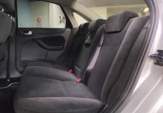Подержанный автомобиль Ford Focus Sedan 2007 года (11 фото)