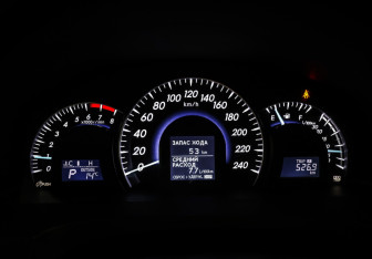 Подержанный автомобиль Toyota Camry Sedan 2013 года (16 фото)