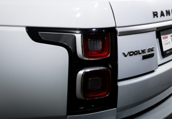 Подержанный автомобиль Land Rover Range Rover 2018 года (16 фото)