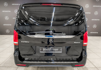 Подержанный автомобиль Mercedes-Benz Vito 2019 года (6 фото)