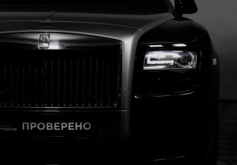 Подержанный автомобиль Rolls-Royce Ghost 2013 года (10 фото)