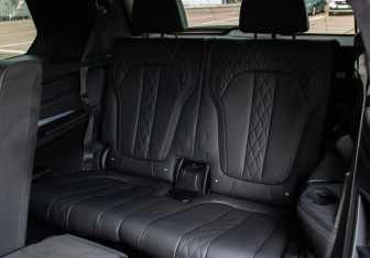 Подержанный автомобиль BMW X7 2020 года (28 фото)