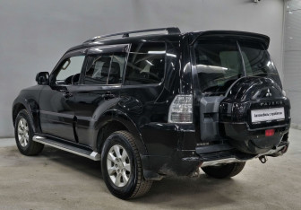 Подержанный автомобиль Mitsubishi Pajero 2013 года (7 фото)