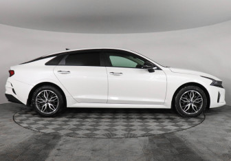 Подержанный автомобиль Kia K5 2020 года (4 фото)