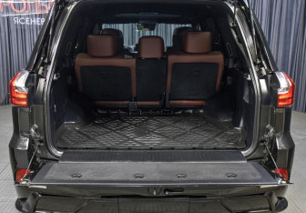 Подержанный автомобиль Lexus LX 2015 года (10 фото)