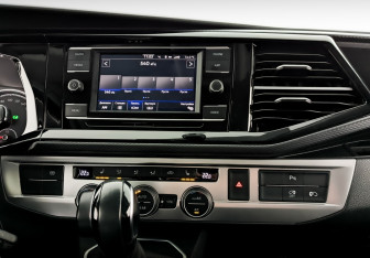 Подержанный автомобиль Volkswagen Multivan 2021 года (16 фото)