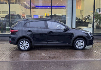 Подержанный автомобиль Kia Rio Hatchback 2021 года (4 фото)