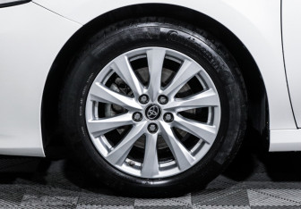 Подержанный автомобиль Toyota Camry Sedan 2019 года (15 фото)