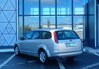 Подержанный автомобиль Ford Focus Wagon 2005 года (7 фото)