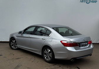 Подержанный автомобиль Honda Accord Sedan 2013 года (6 фото)