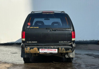 Подержанный автомобиль Chevrolet Blazer 1996 года (6 фото)