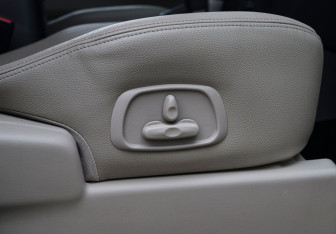 Подержанный автомобиль Mitsubishi Pajero 2020 года (10 фото)