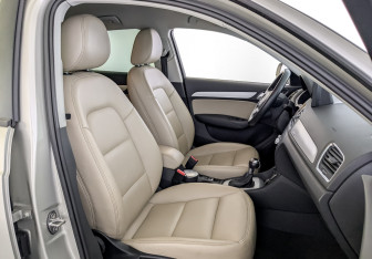 Подержанный автомобиль Audi Q3 2015 года (23 фото)