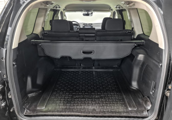 Подержанный автомобиль Toyota Land Cruiser Prado 2019 года (10 фото)