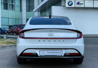 Подержанный автомобиль Hyundai Sonata 2022 года (6 фото)