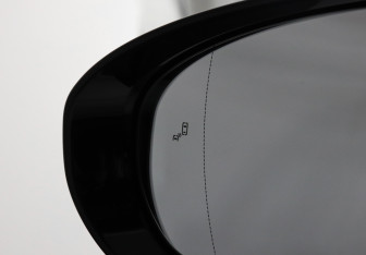 Подержанный автомобиль Voyah Dream 2023 года (17 фото)