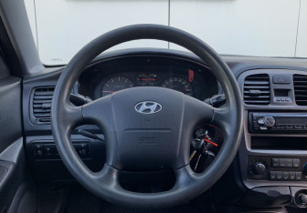 Подержанный автомобиль Hyundai Sonata 2007 года (12 фото)