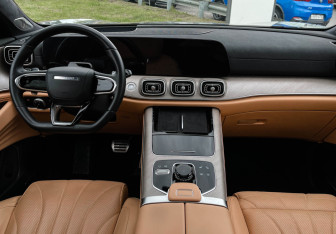 Подержанный автомобиль Jaecoo J8 2024 года (12 фото)
