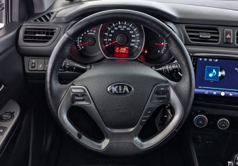 Подержанный автомобиль Kia Rio Hatchback 2016 года (22 фото)