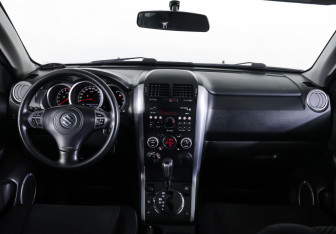 Подержанный автомобиль Suzuki Grand Vitara 2008 года (17 фото)