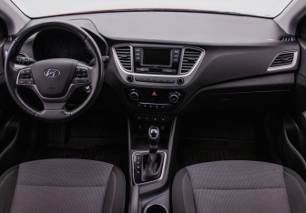Подержанный автомобиль Hyundai Solaris Sedan 2019 года (13 фото)
