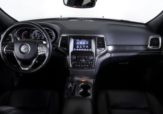 Подержанный автомобиль Jeep Grand Cherokee 2018 года (12 фото)
