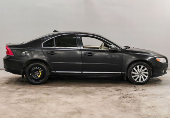 Подержанный автомобиль Volvo S80 2011 года (4 фото)