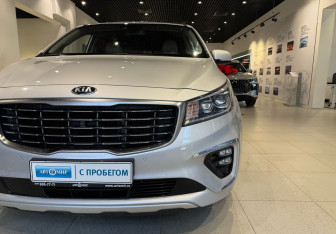 Подержанный автомобиль Kia Carnival 2018 года (7 фото)