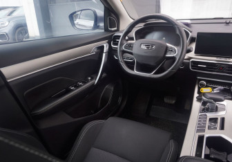 Подержанный автомобиль Geely Coolray 2023 года (13 фото)