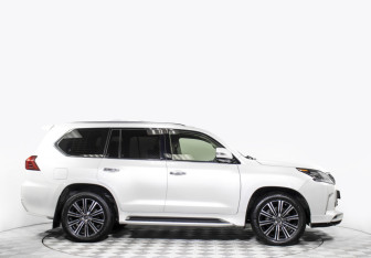 Подержанный автомобиль Lexus LX 2021 года (4 фото)