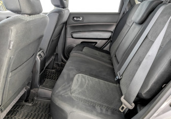 Подержанный автомобиль Nissan X-Trail 2013 года (12 фото)