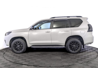 Подержанный автомобиль Toyota Land Cruiser Prado 2021 года (8 фото)