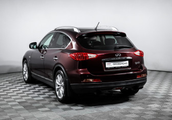 Подержанный автомобиль Infiniti QX50 2015 года (7 фото)