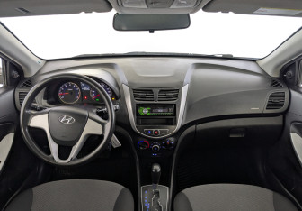 Подержанный автомобиль Hyundai Solaris Hatchback 2012 года (14 фото)