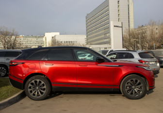 Подержанный автомобиль Land Rover Range Rover Velar 2019 года (3 фото)