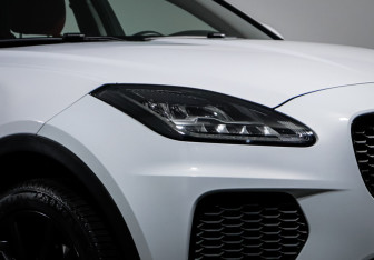 Подержанный автомобиль Jaguar E-Pace 2019 года (16 фото)