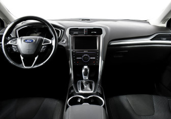 Подержанный автомобиль Ford Mondeo Sedan 2016 года (9 фото)