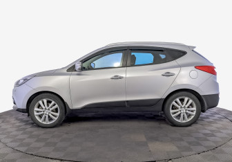 Подержанный автомобиль Hyundai ix35 2014 года (8 фото)