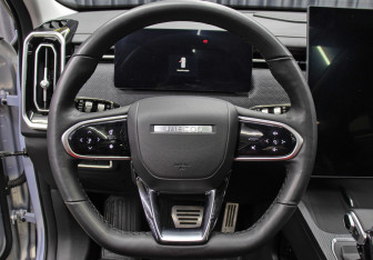 Подержанный автомобиль Jaecoo J7 2023 года (15 фото)