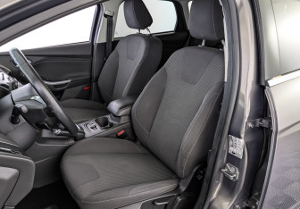 Подержанный автомобиль Ford Focus Wagon 2012 года (20 фото)